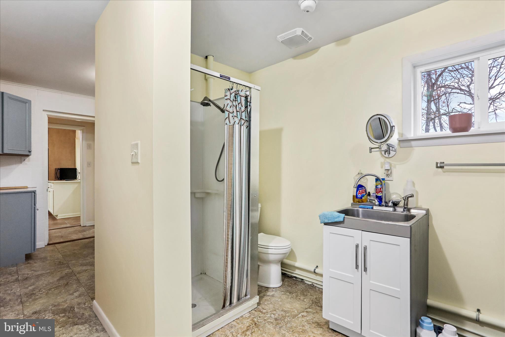 19734 Longmeadow Road Hagerstown, MD 21742 - Photo 29 of 45 a room that has a door and a closet