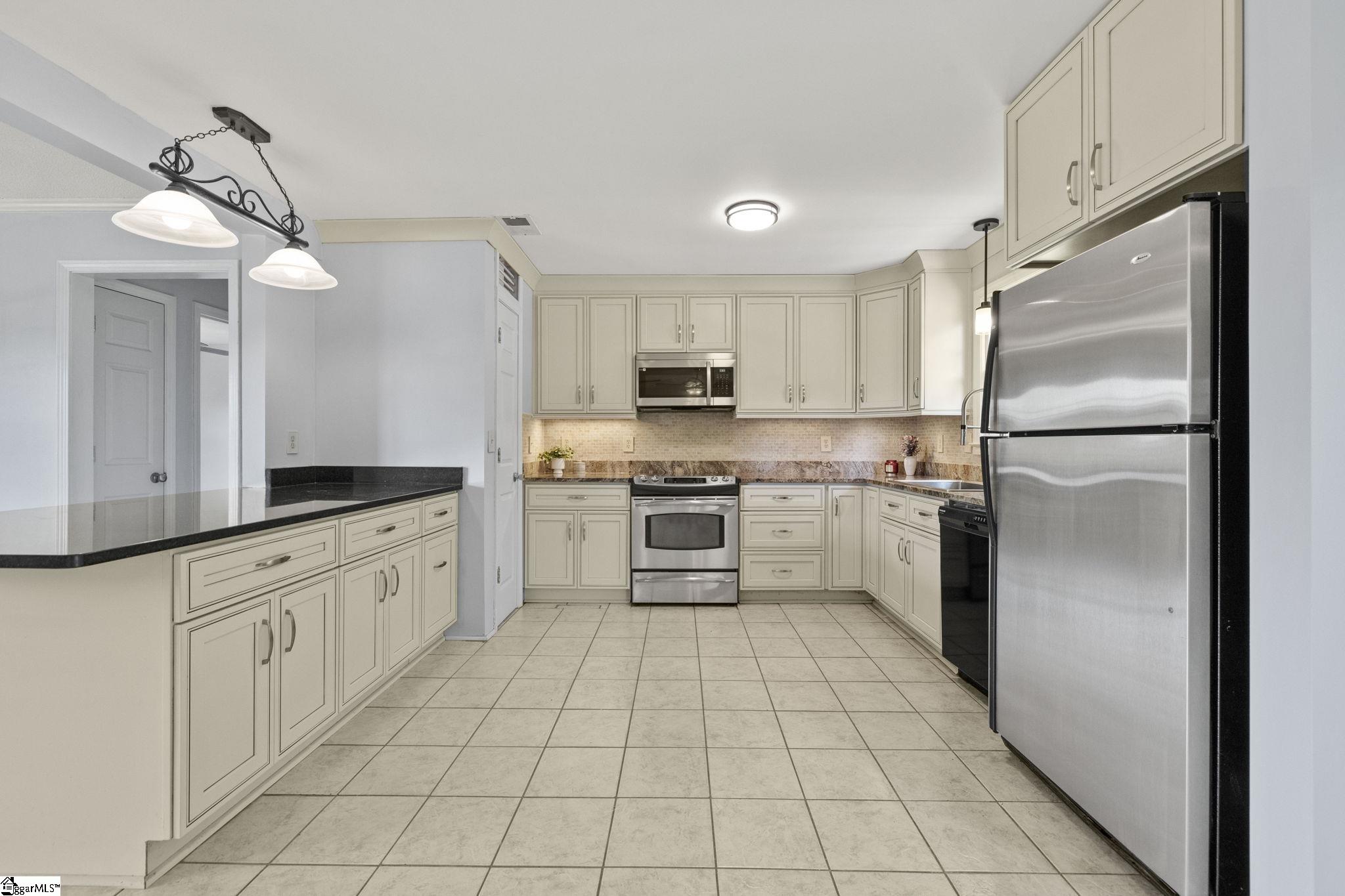 721 Latham Road Easley, SC 29640 - Photo 5 of 34