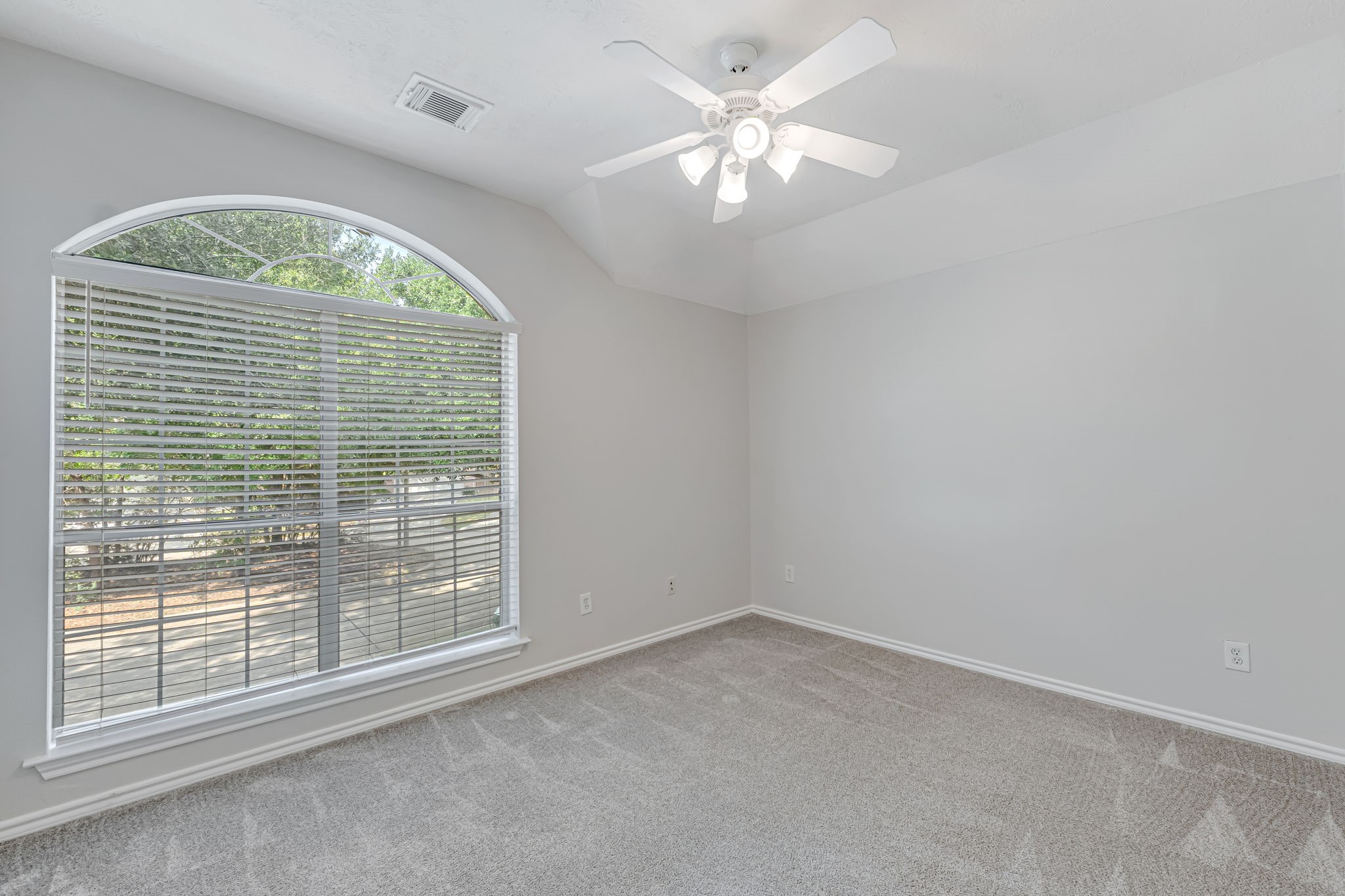 22 English Lavender Place The Woodlands, TX 77382 - Photo 25 of 31