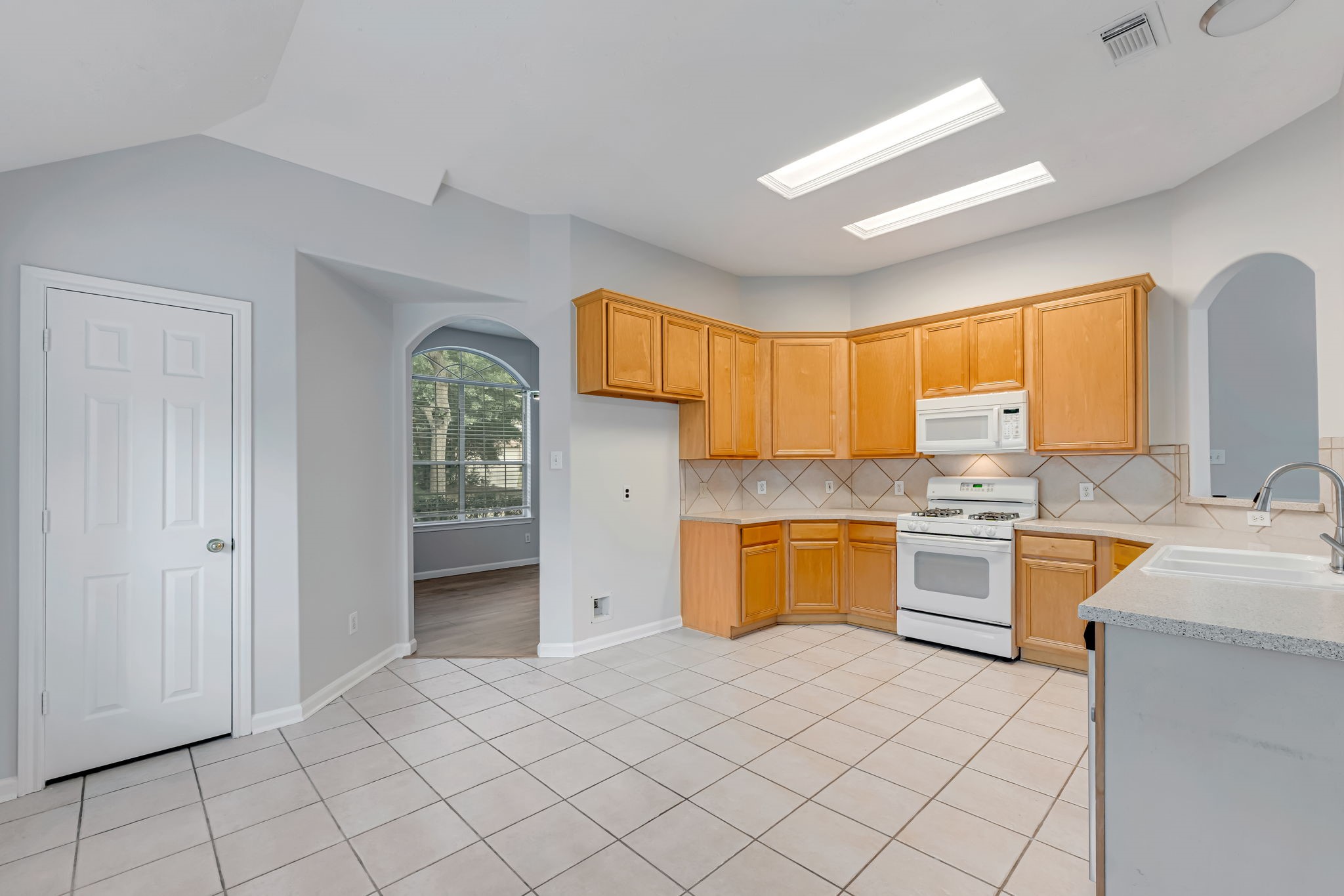 22 English Lavender Place The Woodlands, TX 77382 - Photo 6 of 31