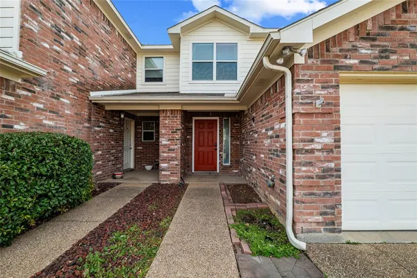 $2,000 | 2316 Kingsway Drive, Arlington, TX 76012