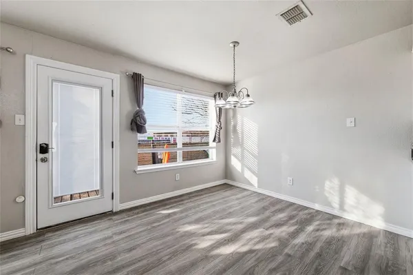 $2,000 | 2316 Kingsway Drive, Arlington, TX 76012