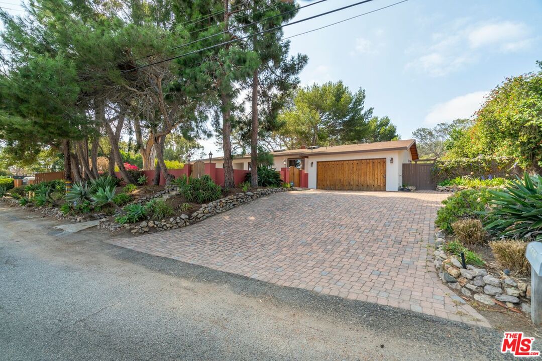 6579 Wandermere Road Malibu, CA 90265 - Photo 1 of 40 Gallery Image 1