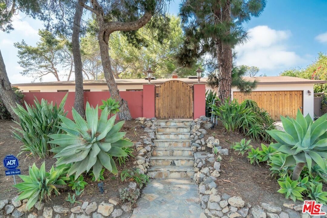 6579 Wandermere Road Malibu, CA 90265 - Photo 2 of 40 Gallery Image 2