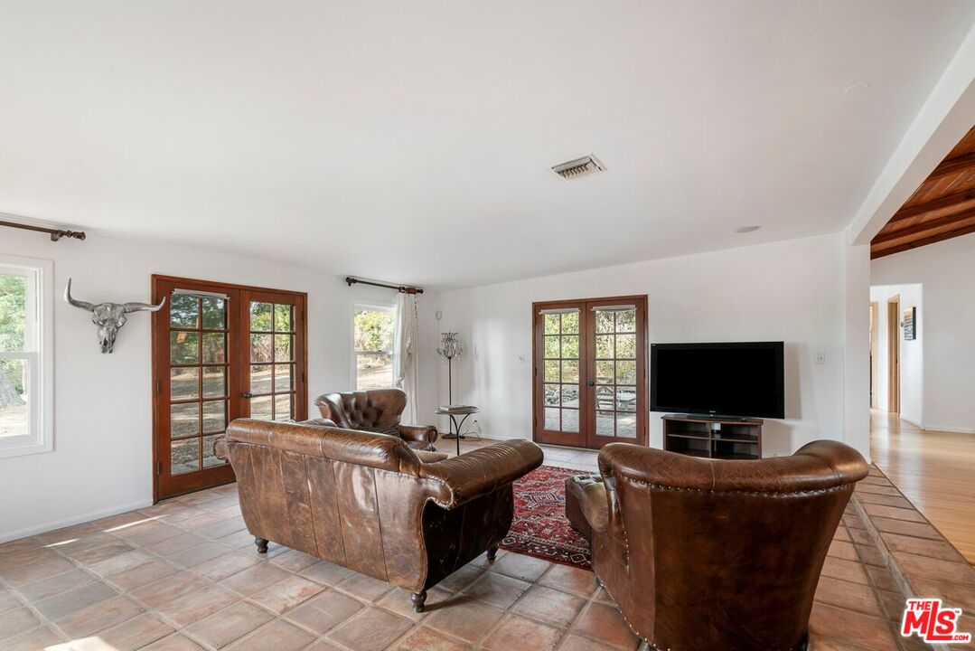 6579 Wandermere Road Malibu, CA 90265 - Photo 11 of 40 Gallery Image 11