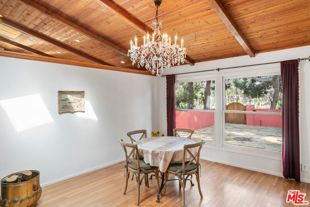 6579 Wandermere Road Malibu, CA 90265 - Photo 12 of 40 Gallery Image 12