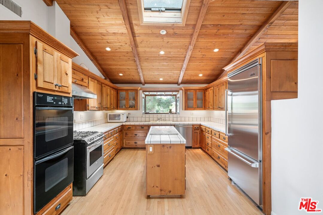 6579 Wandermere Road Malibu, CA 90265 - Photo 14 of 40 Gallery Image 14