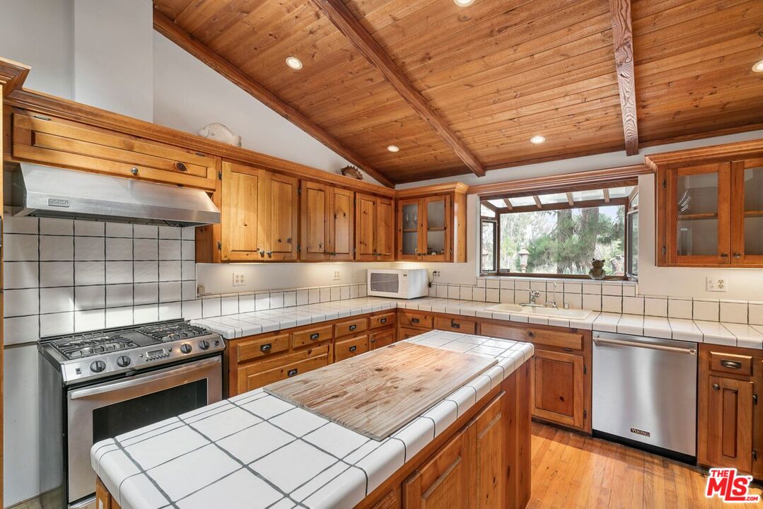 6579 Wandermere Road Malibu, CA 90265 - Photo 15 of 40 Gallery Image 15