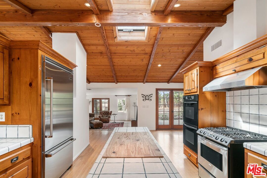 6579 Wandermere Road Malibu, CA 90265 - Photo 16 of 40 Gallery Image 16