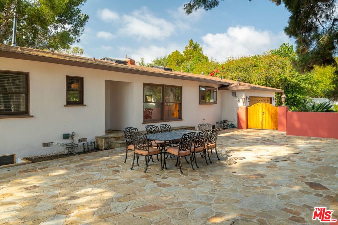 6579 Wandermere Road Malibu, CA 90265 - Photo 3 of 40 Gallery Image 3