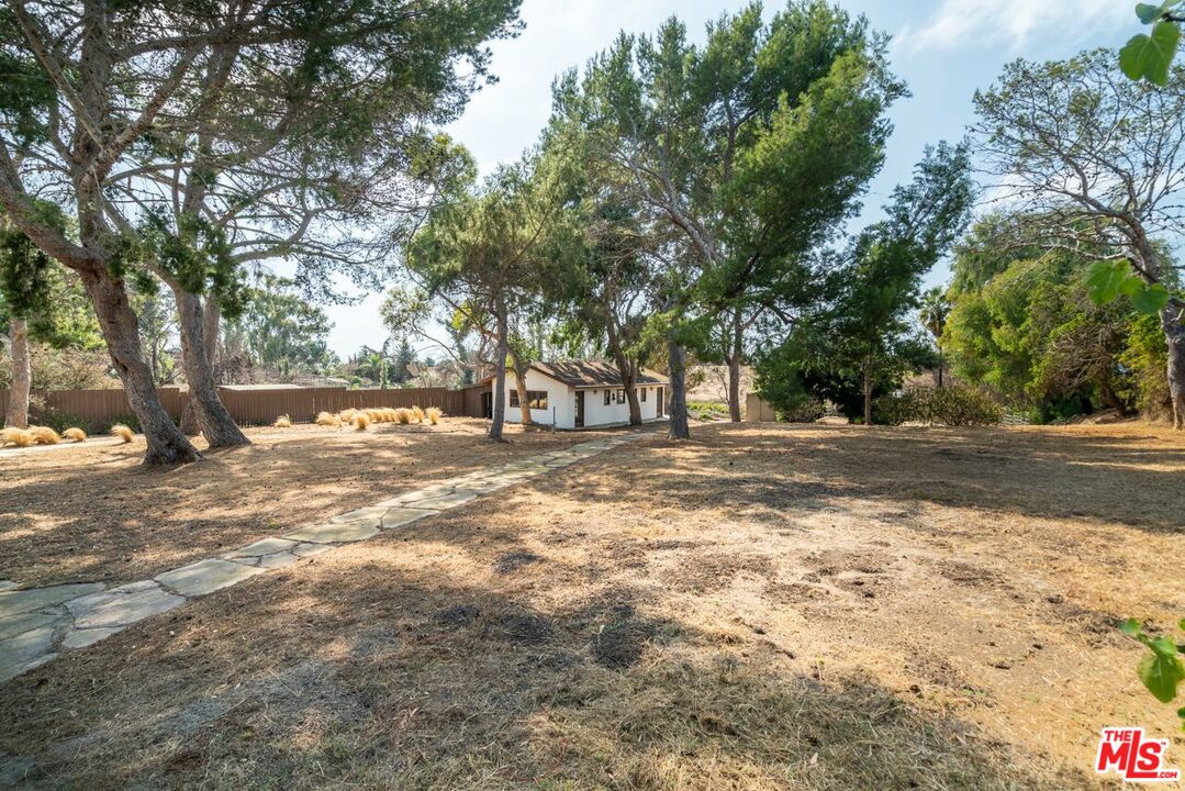 6579 Wandermere Road Malibu, CA 90265 - Photo 26 of 40 Gallery Image 26