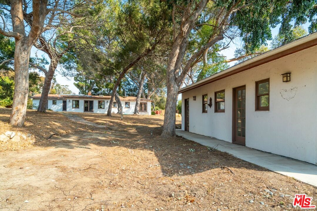 6579 Wandermere Road Malibu, CA 90265 - Photo 27 of 40 Gallery Image 27
