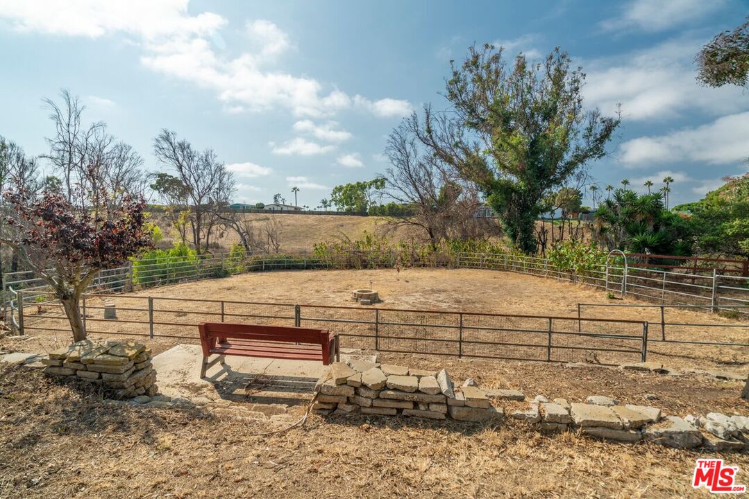 6579 Wandermere Road Malibu, CA 90265 - Photo 30 of 40 Gallery Image 30