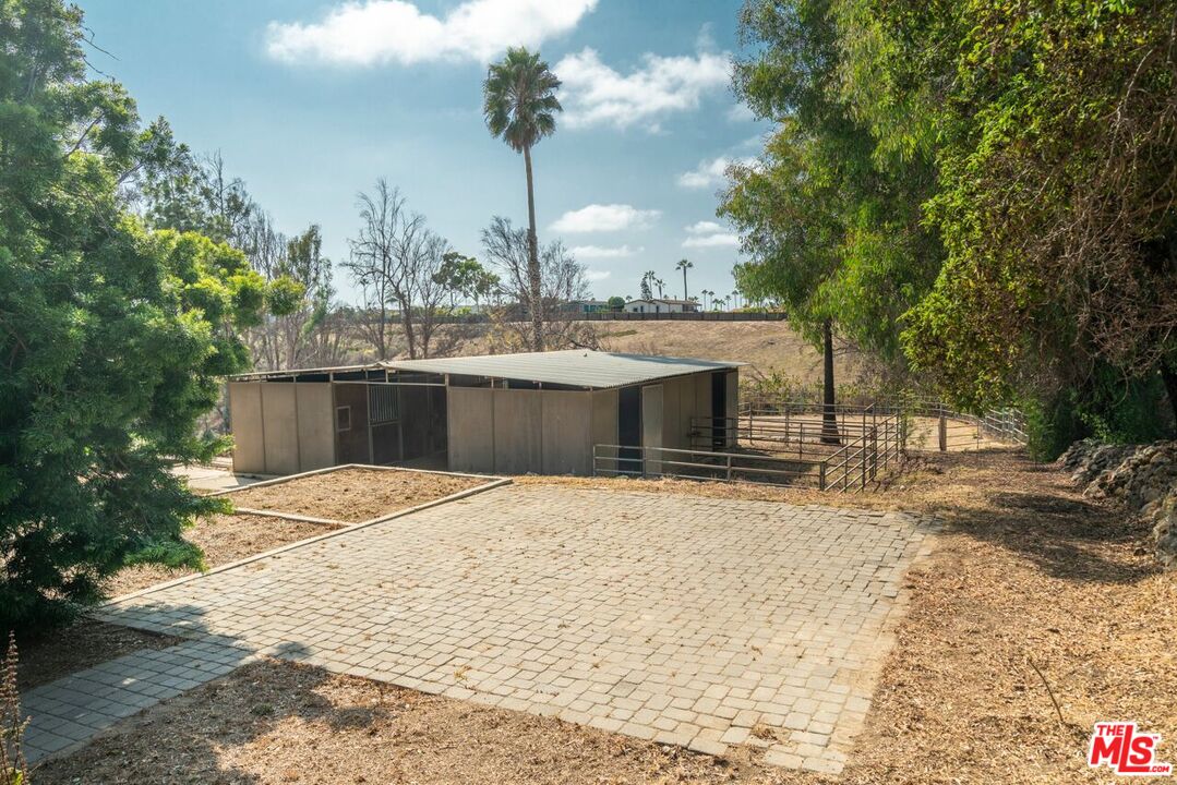 6579 Wandermere Road Malibu, CA 90265 - Photo 31 of 40 Gallery Image 31