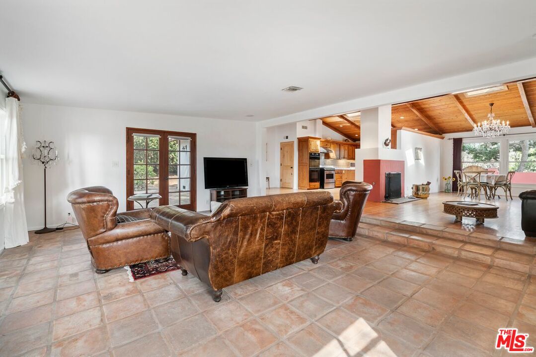 6579 Wandermere Road Malibu, CA 90265 - Photo 7 of 40 Gallery Image 7
