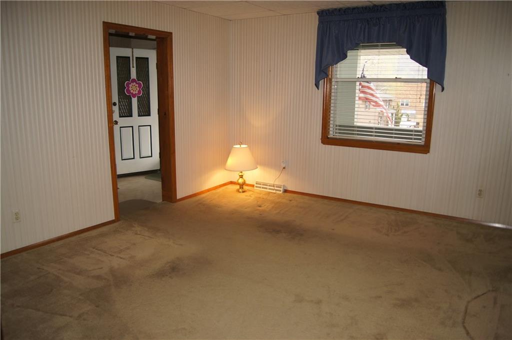 917 Walnut Street Springdale, PA 15144 - Photo 3 of 12 Gallery Image 3