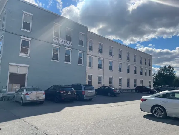 $1,400 | 41-43 Central Street, Unit 17, Haverhill, NH 03785