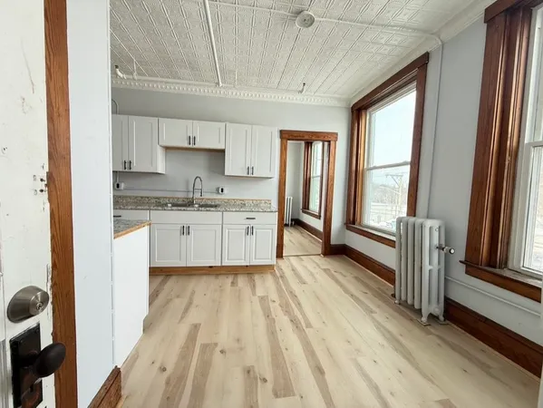 $1,400 | 41-43 Central Street, Unit 17, Haverhill, NH 03785