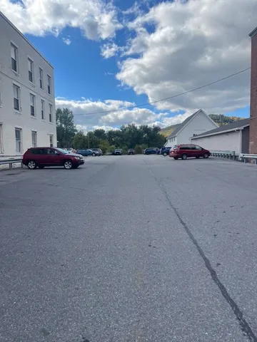 $1,400 | 41-43 Central Street, Unit 17, Haverhill, NH 03785