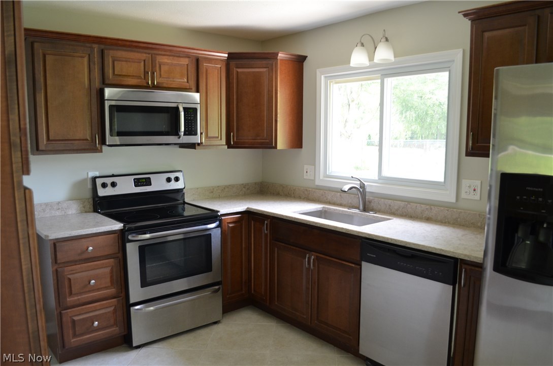 6824 Case Road North Ridgeville, OH 44039 - Photo 8 of 34