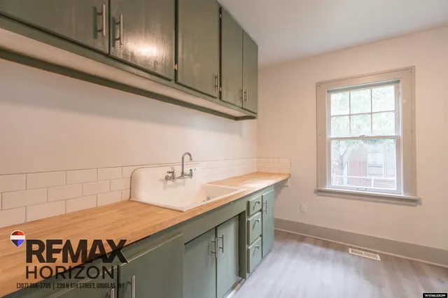 $200,000 | 208 South 4th Street, Douglas, WY 82633