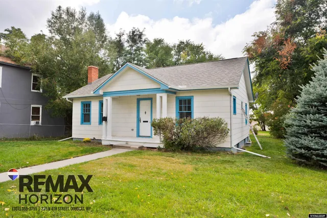 $200,000 | 208 South 4th Street, Douglas, WY 82633