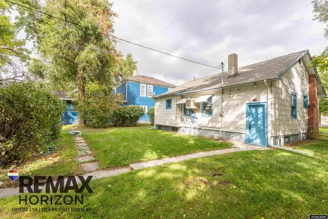 $200,000 | 208 South 4th Street, Douglas, WY 82633