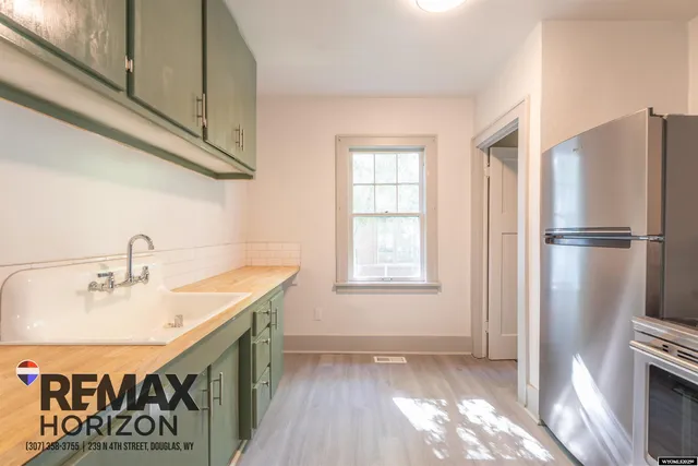 $200,000 | 208 South 4th Street, Douglas, WY 82633