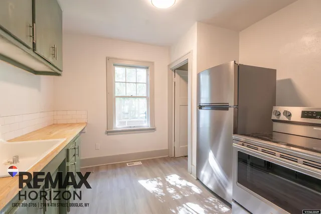 $200,000 | 208 South 4th Street, Douglas, WY 82633