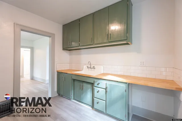 $200,000 | 208 South 4th Street, Douglas, WY 82633