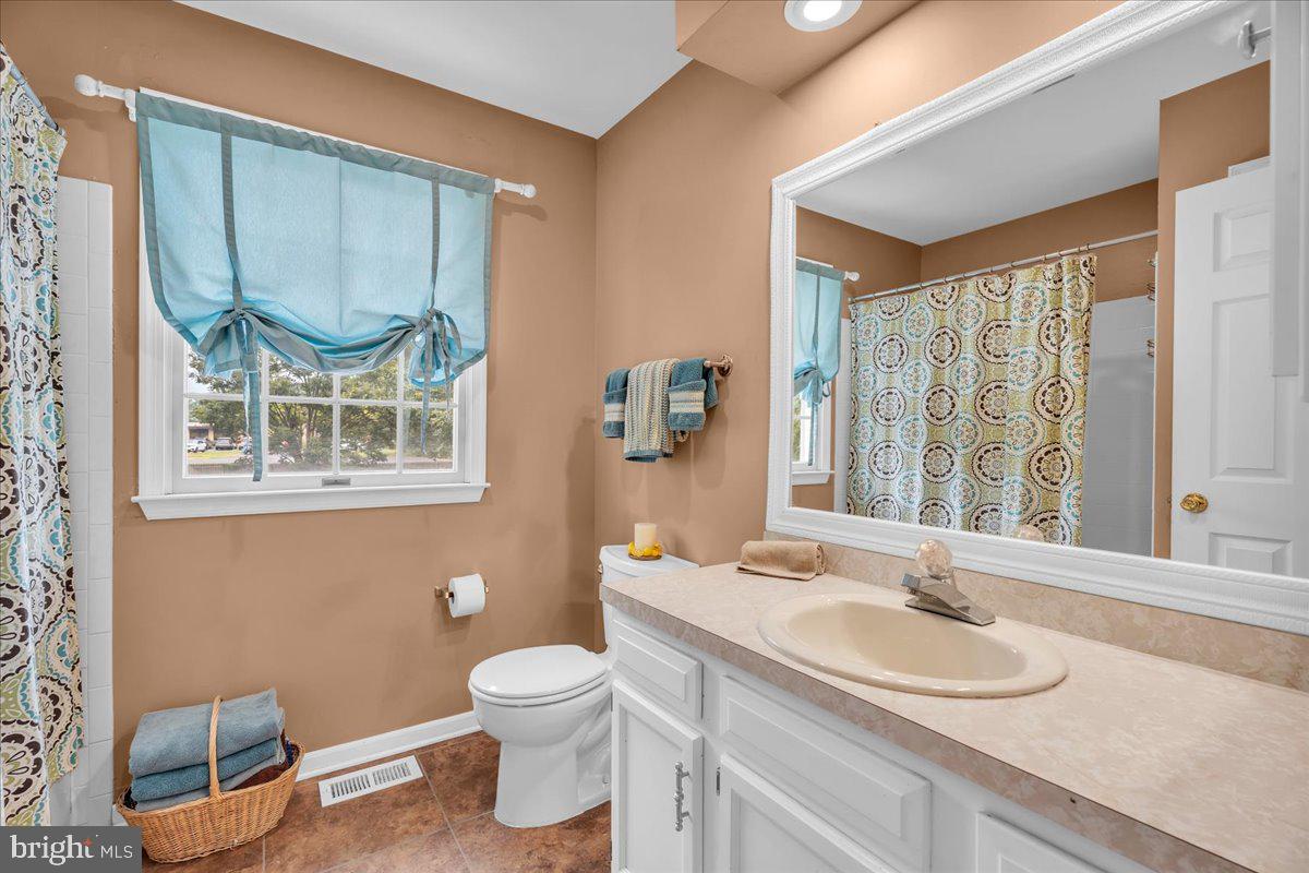 27 Spring Mill Drive Sewell, NJ 08080 - Photo 15 of 34 Bright and inviting bathroom retreat.