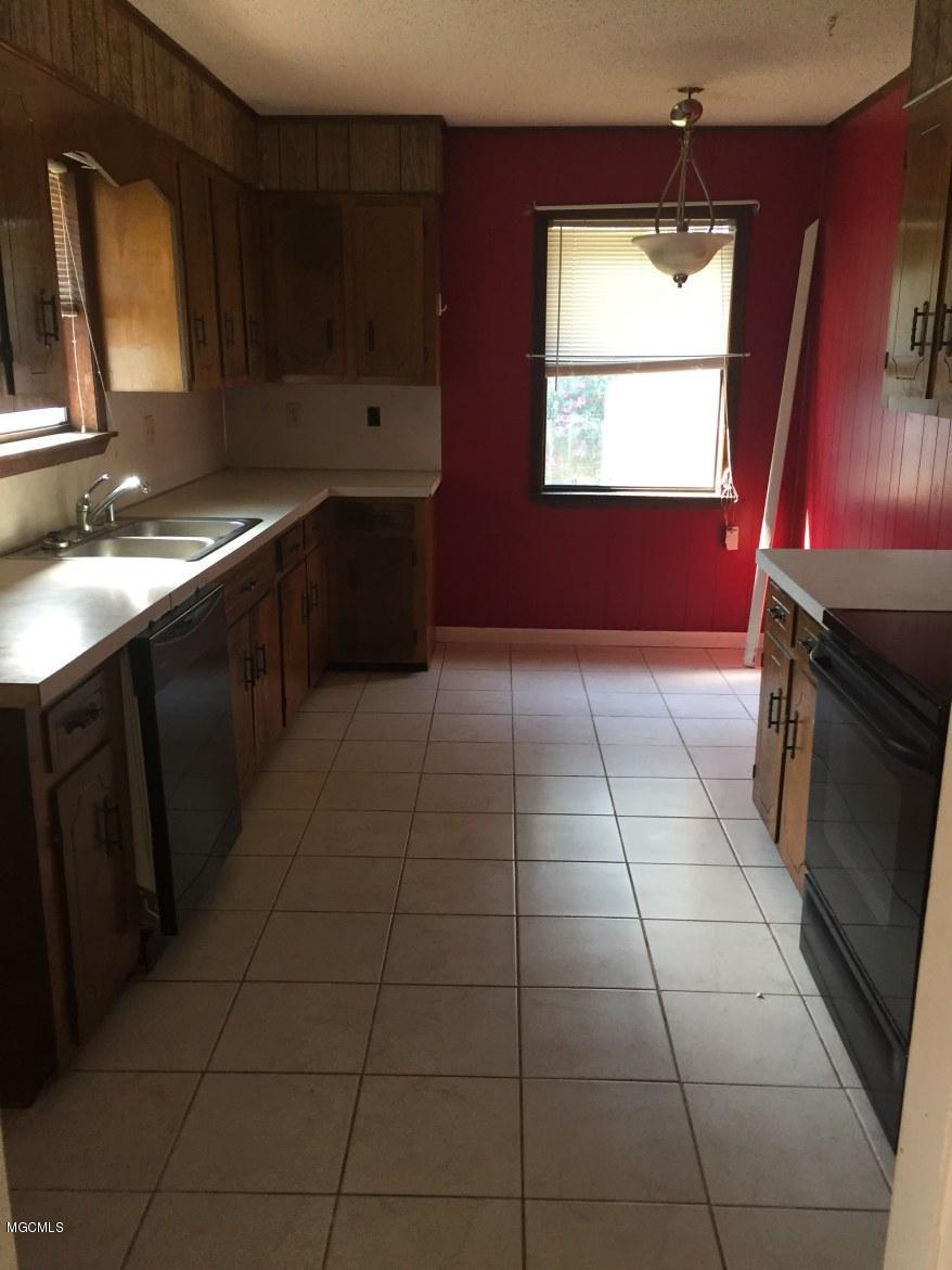 184 Rob Hunter Road Lucedale, MS 39452 - Photo 2 of 15 IMG_2356
