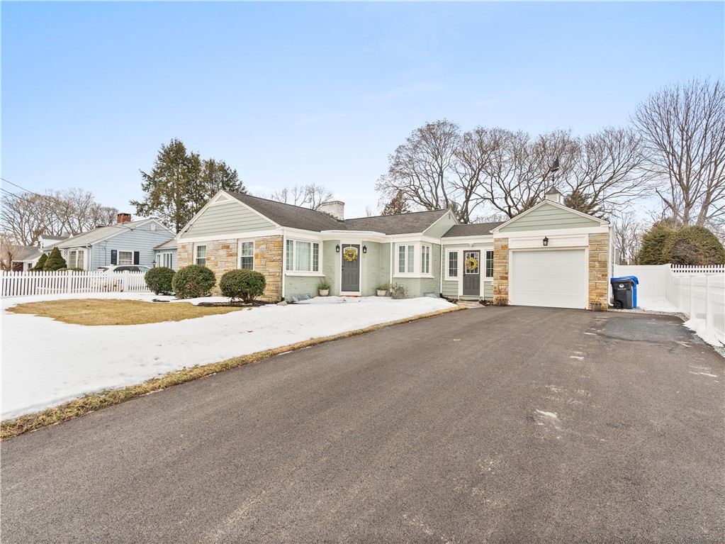 11 King Philip Road Pawtucket, RI 02861 - Photo 2 of 28 Gallery Image 2