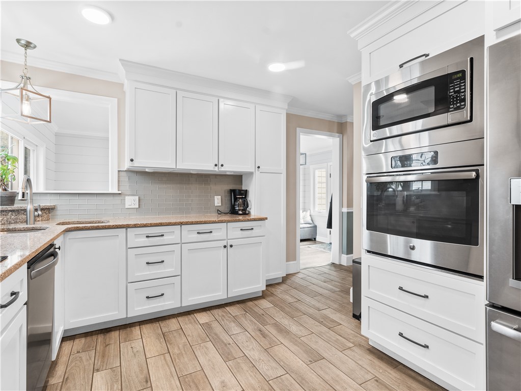 11 King Philip Road Pawtucket, RI 02861 - Photo 5 of 28 Gallery Image 5