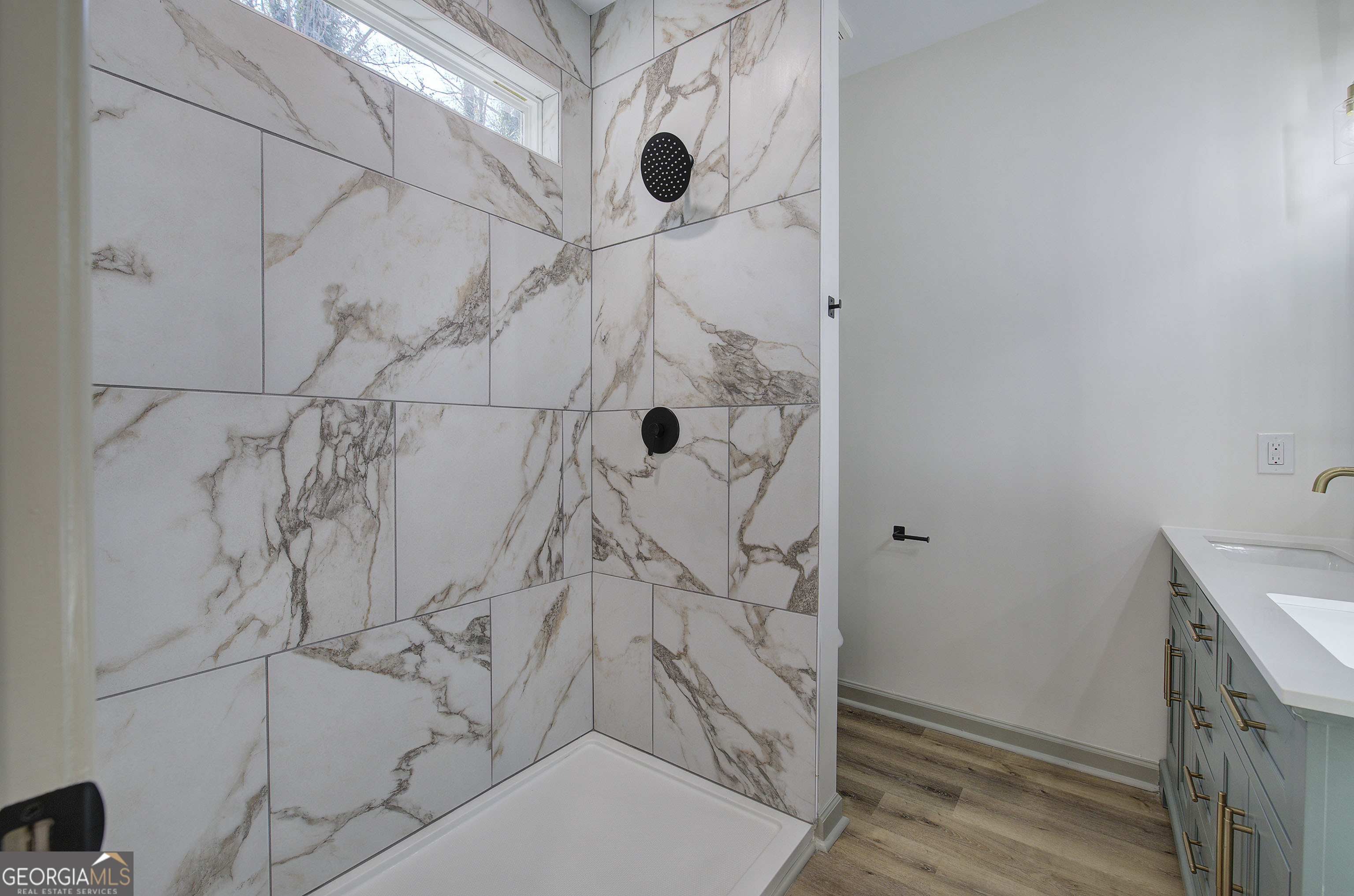 117 East Boundary Street Southeast Rome, GA 30161 - Photo 20 of 36 a bathroom with a shower