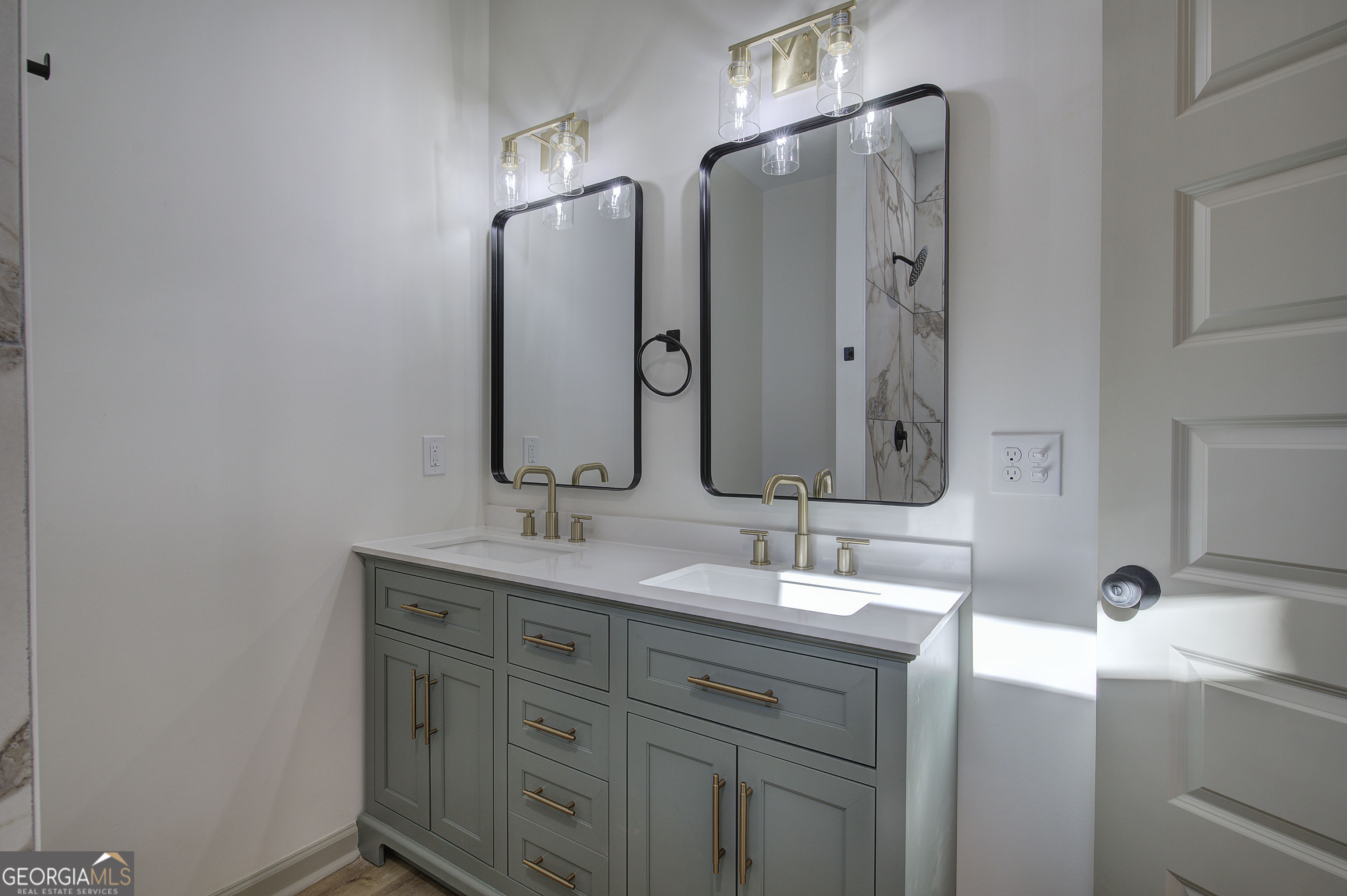 117 East Boundary Street Southeast Rome, GA 30161 - Photo 22 of 36 a bathroom with double vanity and a mirror