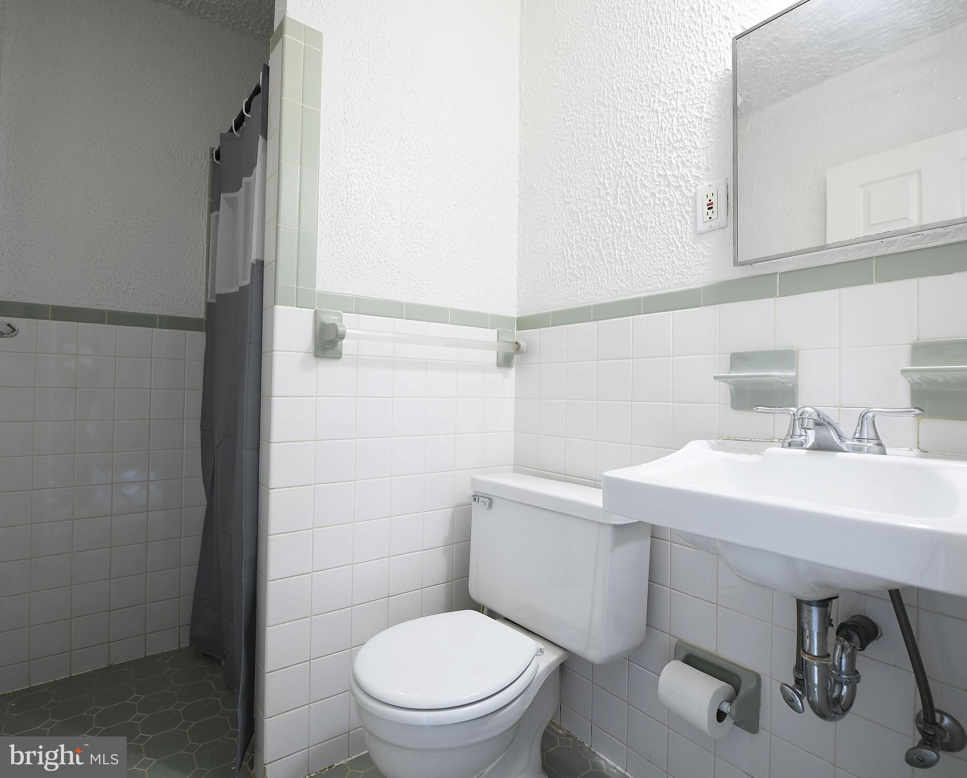 2978 Sollers Point Road Baltimore, MD 21222 - Photo 14 of 26