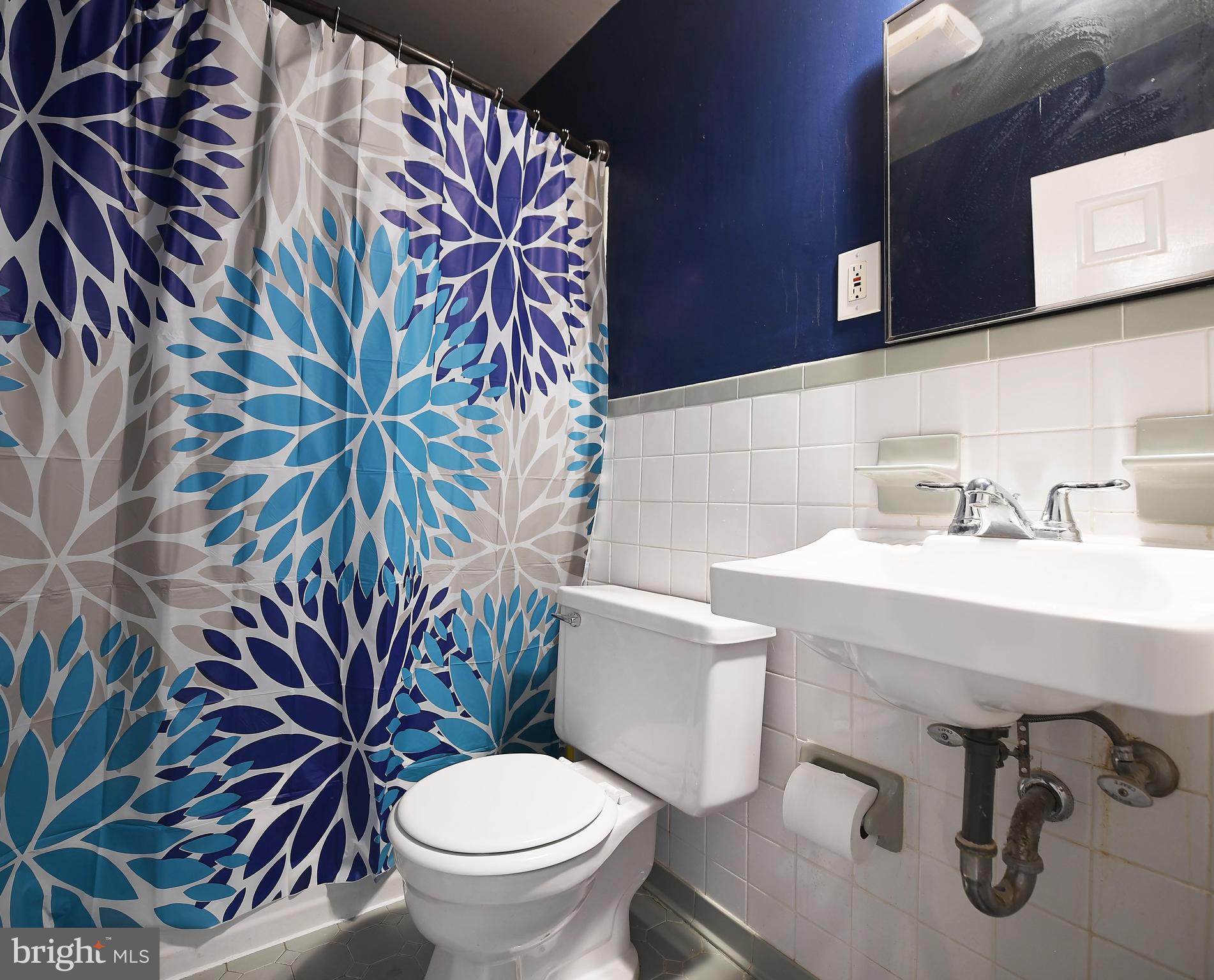2978 Sollers Point Road Baltimore, MD 21222 - Photo 8 of 26
