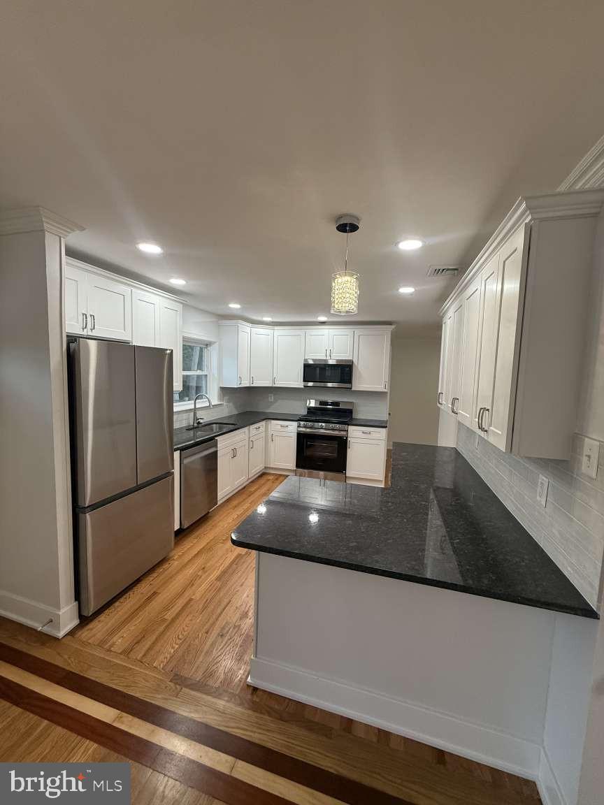 7949 Rolling Green Road Cheltenham, PA 19012 - Photo 8 of 41 Gallery Image 8
