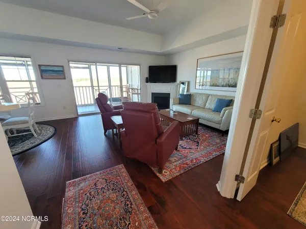 $2,300 | 108 Turtle Cay Drive, Unit 8, Wilmington, NC 28412