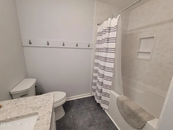 $2,300 | 108 Turtle Cay Drive, Unit 8, Wilmington, NC 28412