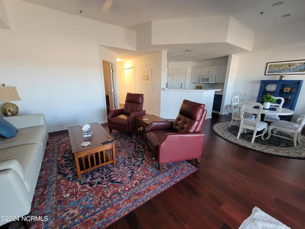 $2,300 | 108 Turtle Cay Drive, Unit 8, Wilmington, NC 28412