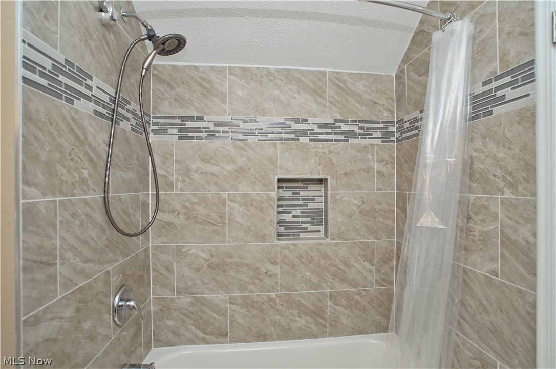 3252 Warrington Road Cleveland, OH 44120 - Photo 26 of 34