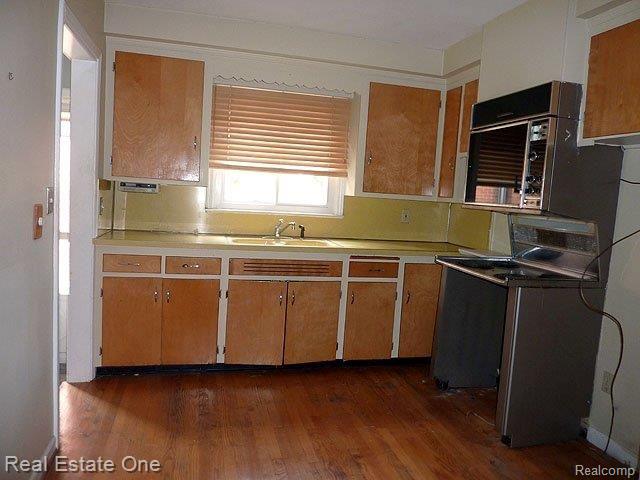 1964 Rosemont Road Berkley, MI 48072 - Photo 8 of 10 Kitchen.jpg