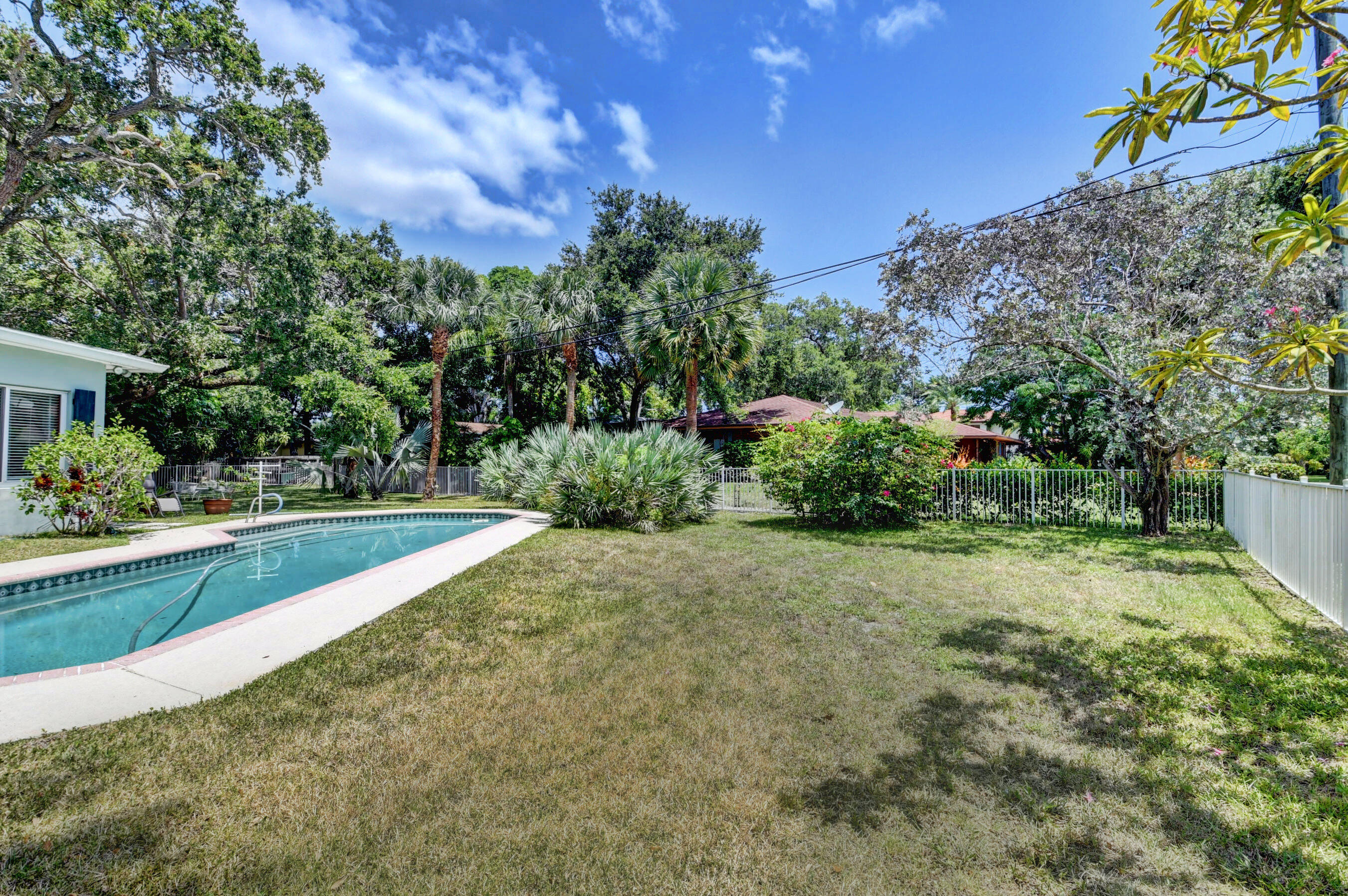 1001 Southwest 21st Street Boca Raton, FL 33486 - Photo 45 of 50 Pool-Side yard