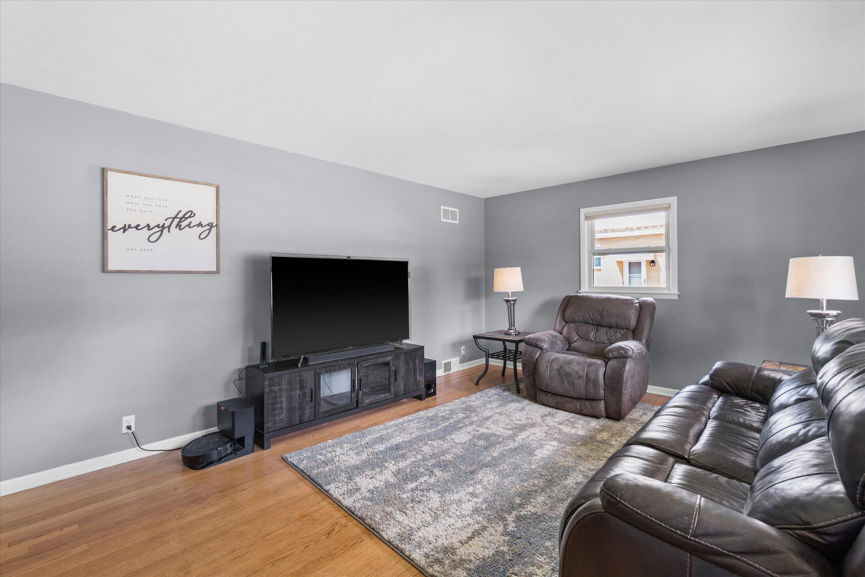 3225 South 80th Street Milwaukee, WI 53219 - Photo 9 of 29 Cozy living space