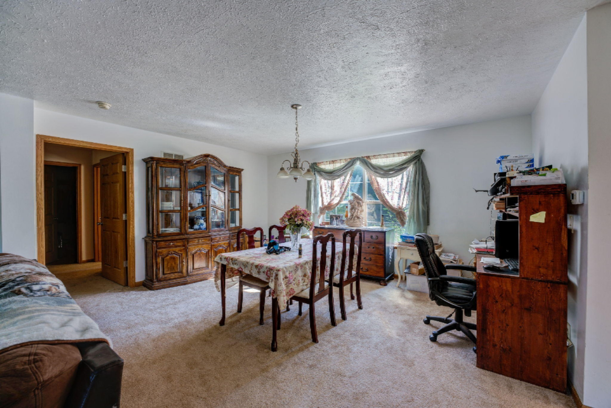 14003 Prairie Road Three Oaks, MI 49128 - Photo 6 of 27 14003+Prairie+Rd+Three+Oaks-4-web-Dining