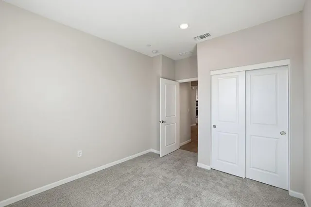 a view of an house with backyard