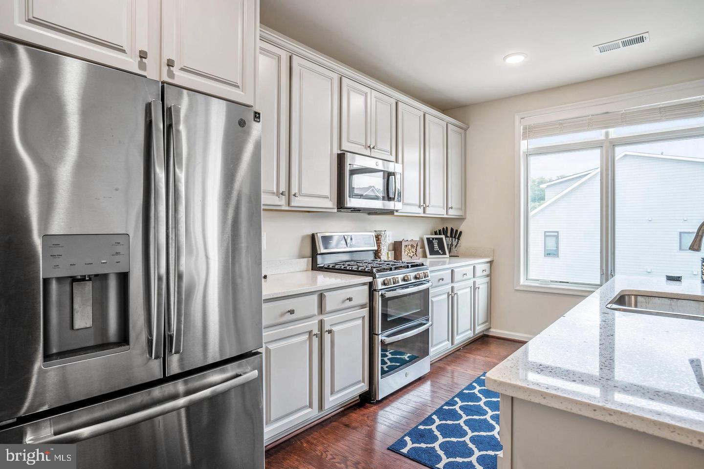 1018 Ribbon Limestone Terrace Southeast Leesburg, VA 20175 - Photo 4 of 16 Gallery Image 4