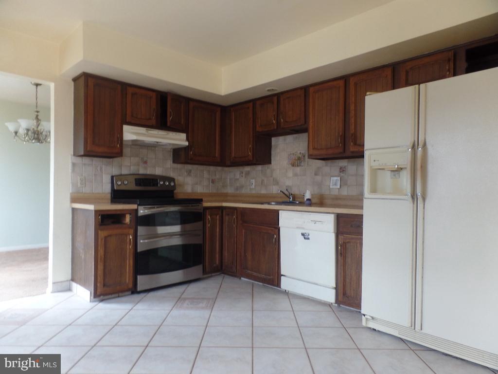 1285 Boyd Road Warminster, PA 18974 - Photo 7 of 27 Gallery Image 7